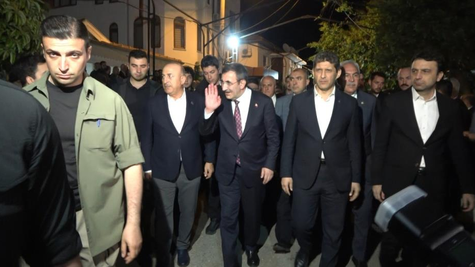 Cumhurbaşkanı Yardımcısı Yılmaz’dan Mevlüt Çavuşoğlu’na taziye ziyareti