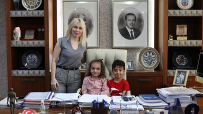 Rektör Özkan 23 Nisan'da koltuğunu çocuklara devretti