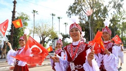 Antalya sokakları dünya çocuklarıyla renklendi