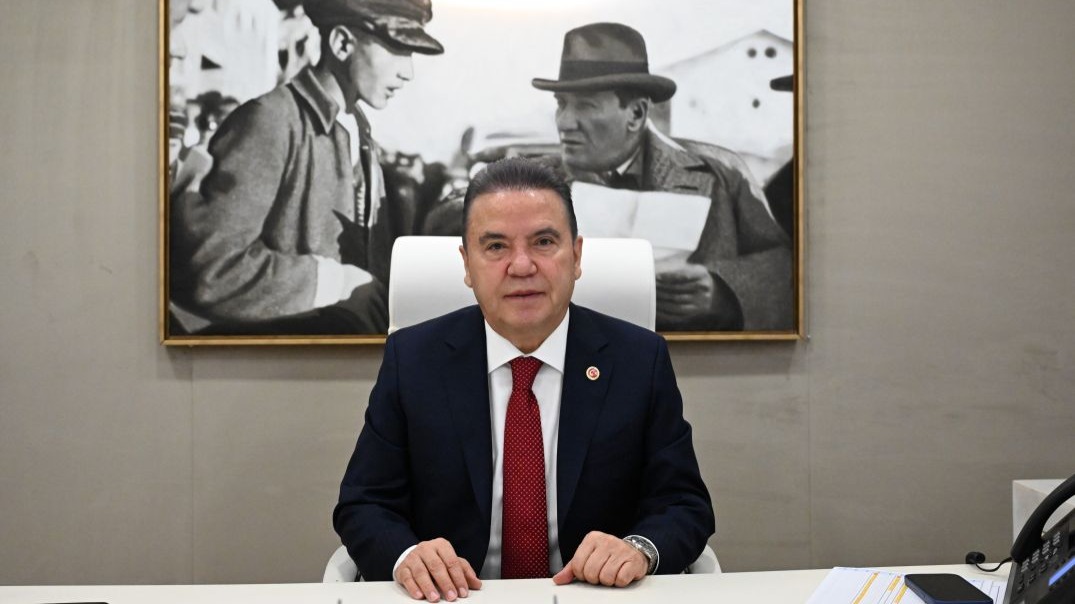 Başkan Böcek'ten 23 Nisan mesajı