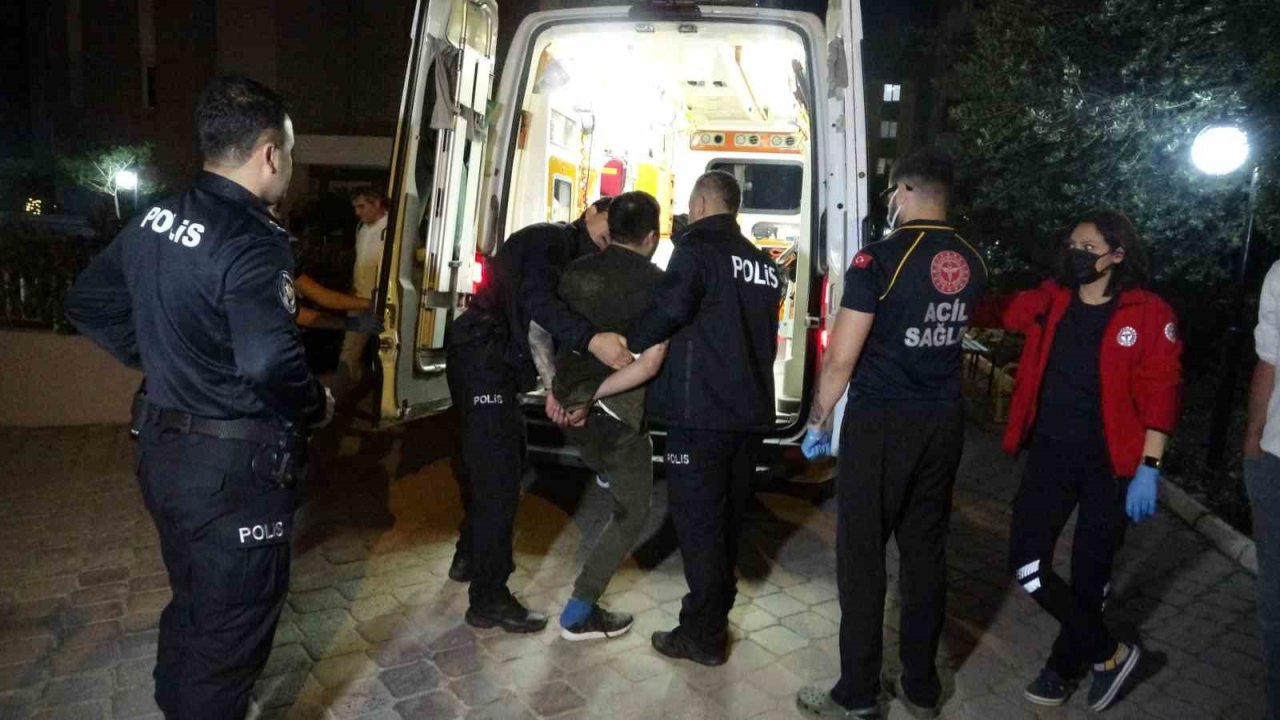 Antalya'da Anne-Babasını Odaya Kilitleyen Genç Polislere Zor Anlar Yaşattı