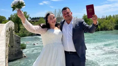 Çiftçinin gelin arabasında 'Masülü tolu vurdu, beni gözlerin' yazısı