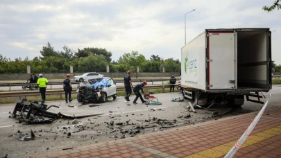 Kamyonete çarpan otomobilin sürücüsü öldü