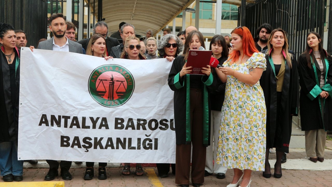 Sokak ortasında öldürülen köpek için barodan açıklama