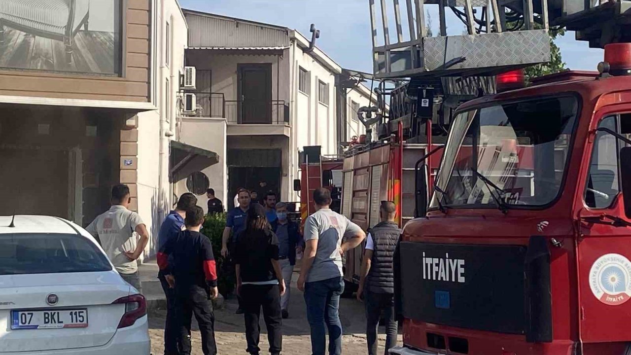 Aksu’da mobilya atölyesindeki yangın korkuttu