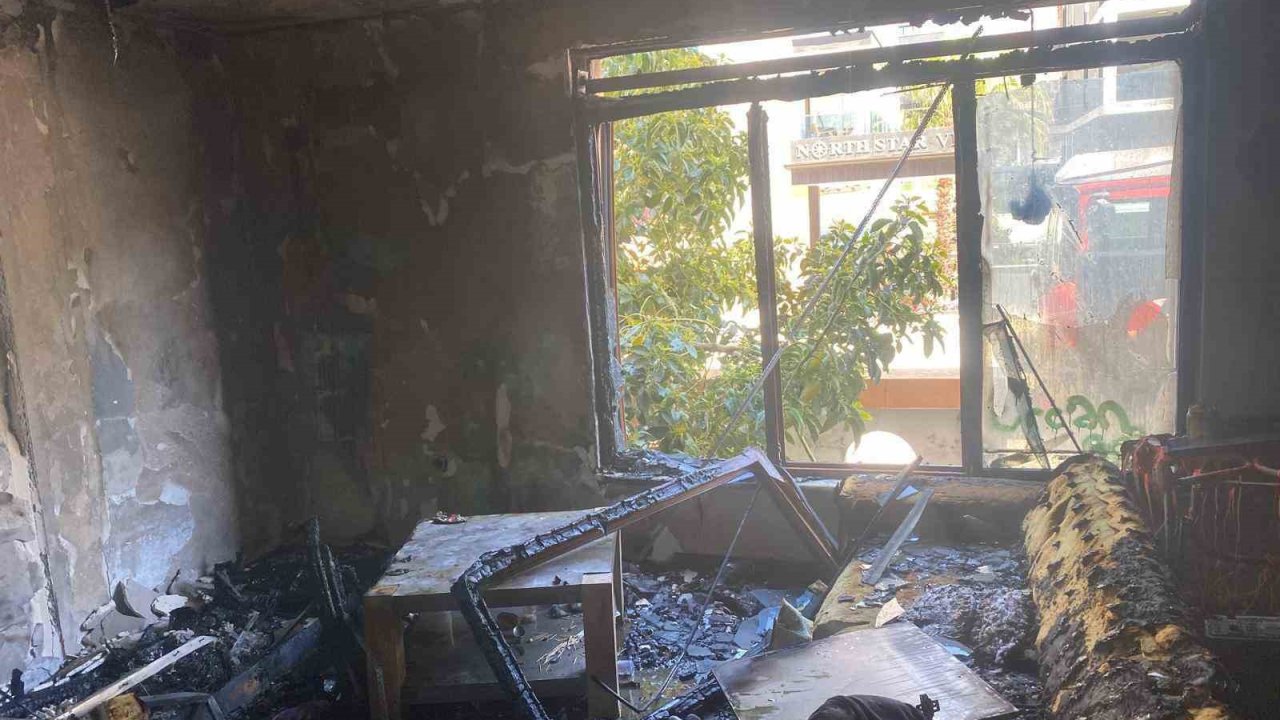 Alanya’da apartman dairesinde çıkan yangında 1 kişi dumandan etkilendi