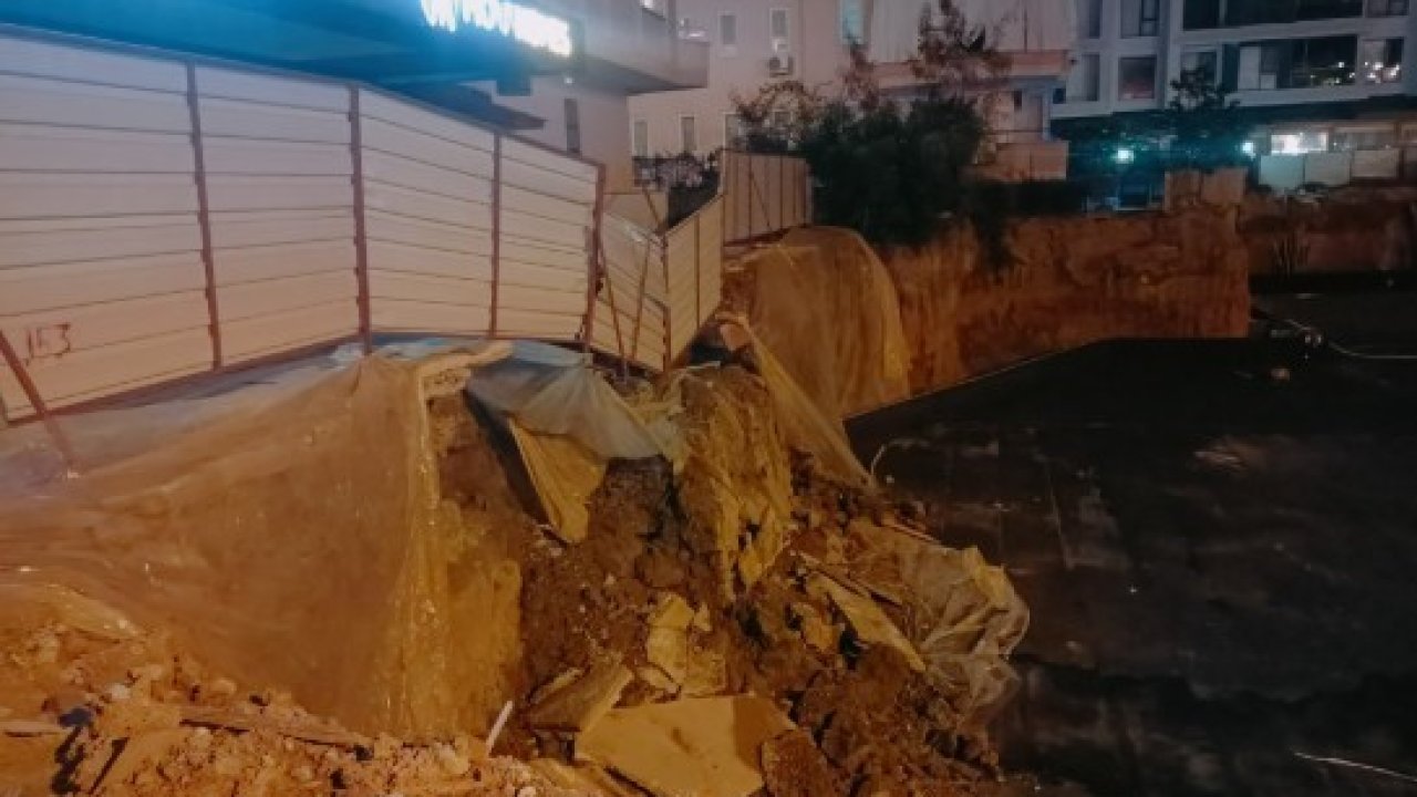 Alanya’da inşaatın koruma duvarı yıkıldı