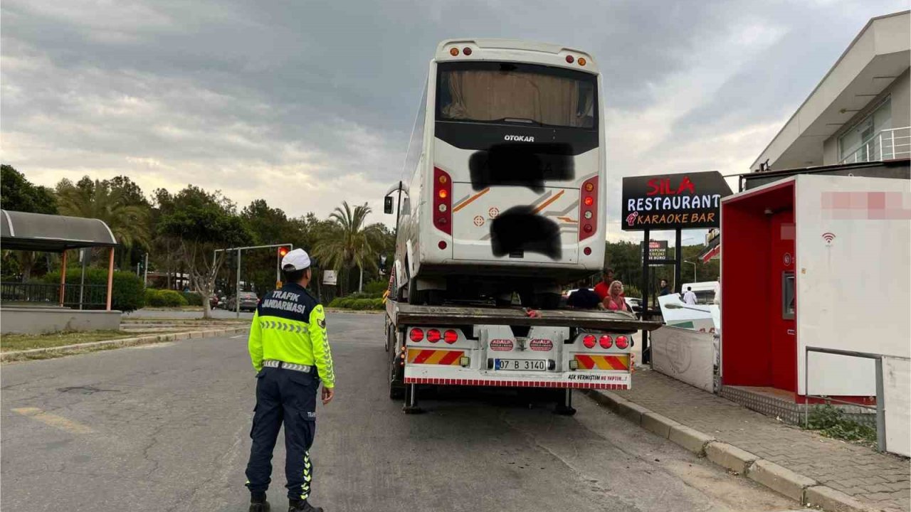 Alanya’da korsan taşımacılık yapan servis sürücüsüne 46 bin TL ceza