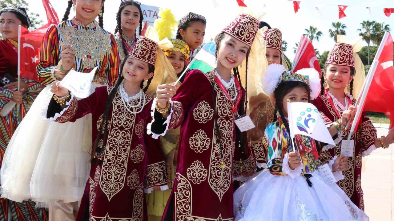 Antalya sokakları dünya çocuklarıyla renklendi