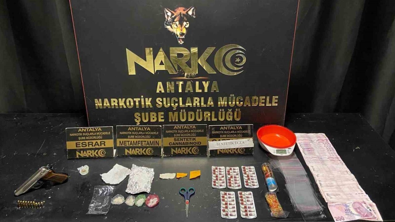 Antalya’da 150 polis ve 4 narkotik köpeği ile eş zamanlı uyuşturucu operasyonu: 12 gözaltı