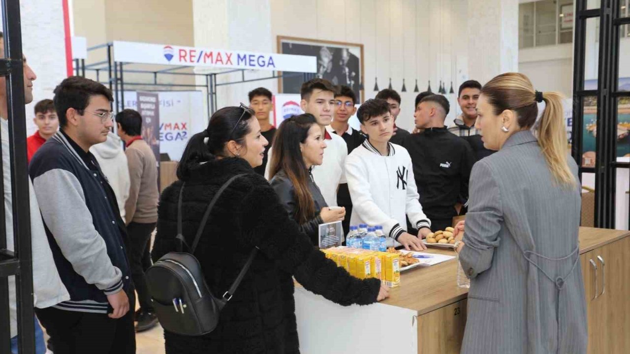 Antalya’da binlerce kişi Kepez’in kariyer günlerinde buluştu