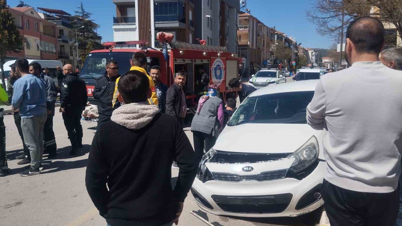 Antalya’da iki otomobil çarpıştı: 4 yaralı