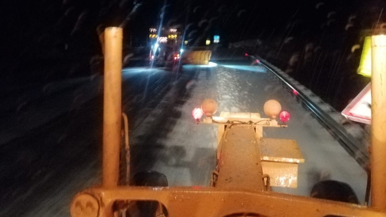 Antalya’da nisan ortasında kar yağışları devam ediyor