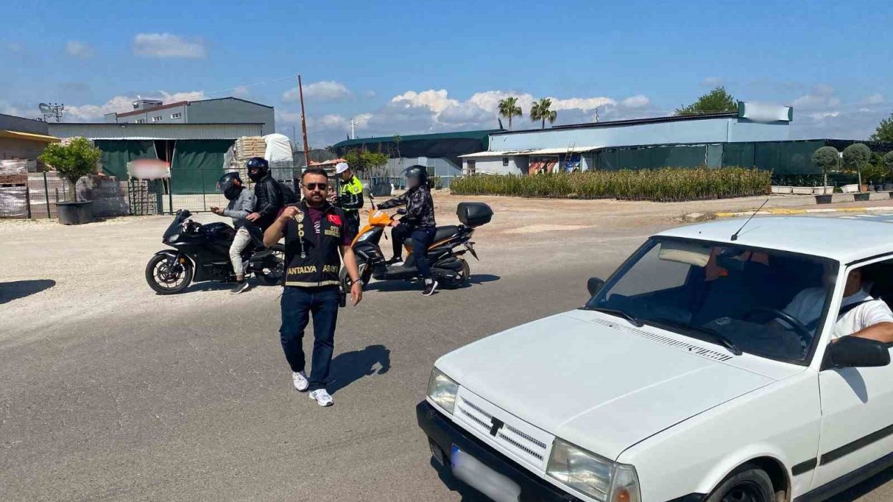 Antalya’da polis uygulamasında 7 çalıntı araç ele geçirildi