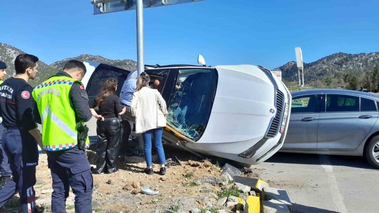 Antalya’da trafik kazası: 2 yaralı