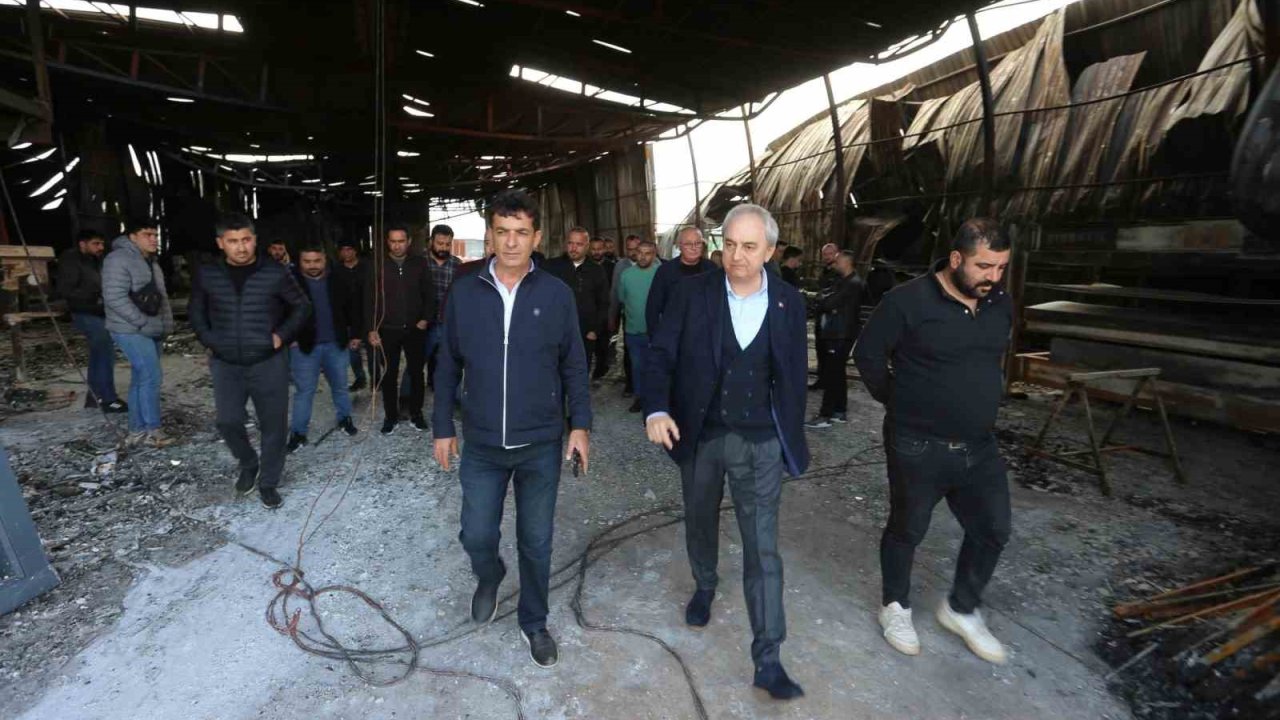 Başkan Kocagöz, yangında iş yerleri zarar gören esnafla görüştü