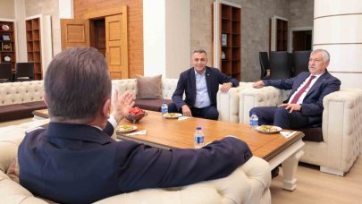 Başkan Nefi Kara ve Manavgat Belediye Başkanı Zeydan Karalar ve Muhittin Böcek Görüşmesi