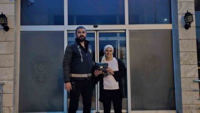 Buluntu çanta kameralarla tespit edilen sahibine ulaştırıldı