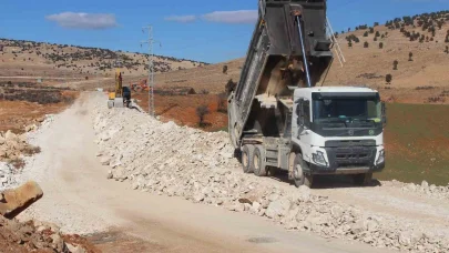 Büyükşehir’den Korkuteli grup yollarında çalışma