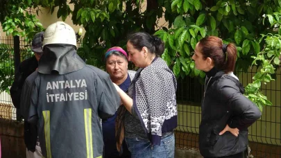 Antalya’da Çamaşır makinesinden çıkan yangın apartman sakinlerini sokağa döktü