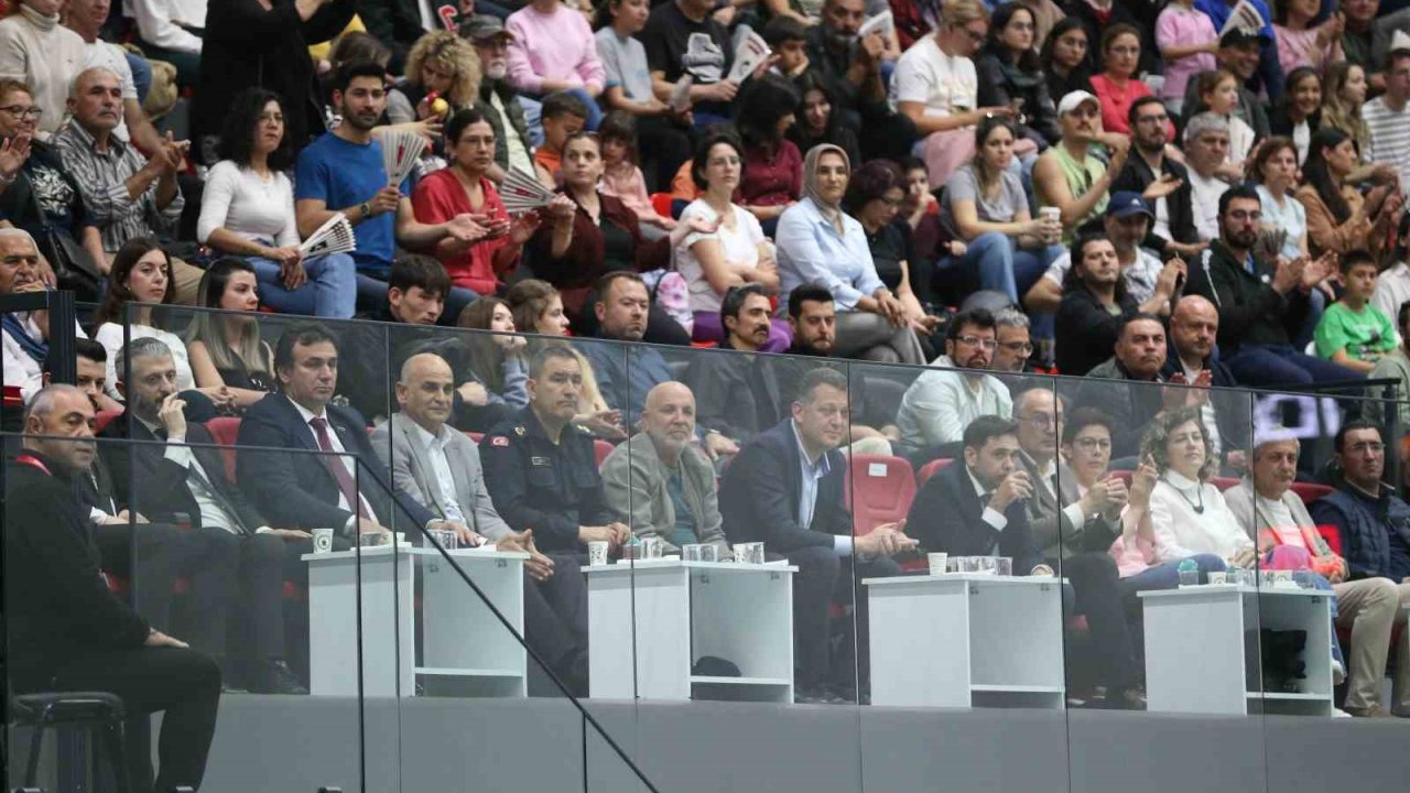 Efeler Ligi play-off: Alanya Belediyespor: 3 - Halkbank: 0