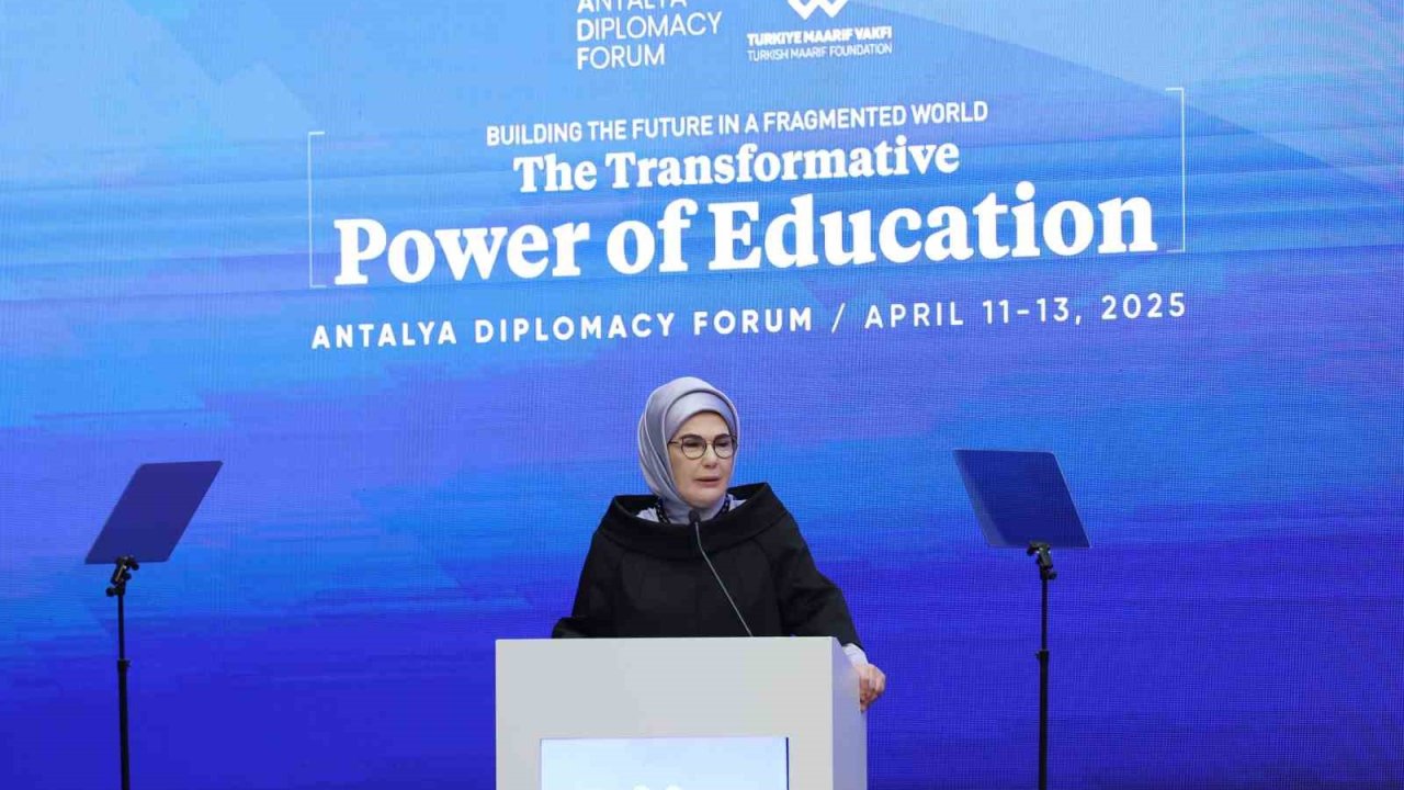 Emine Erdoğan: "Yalnızca sözde değil, özde bir birlikteliğin inşa edilmesinin ne denli hayati olduğunu hatırlatan güçlü bir ses"
