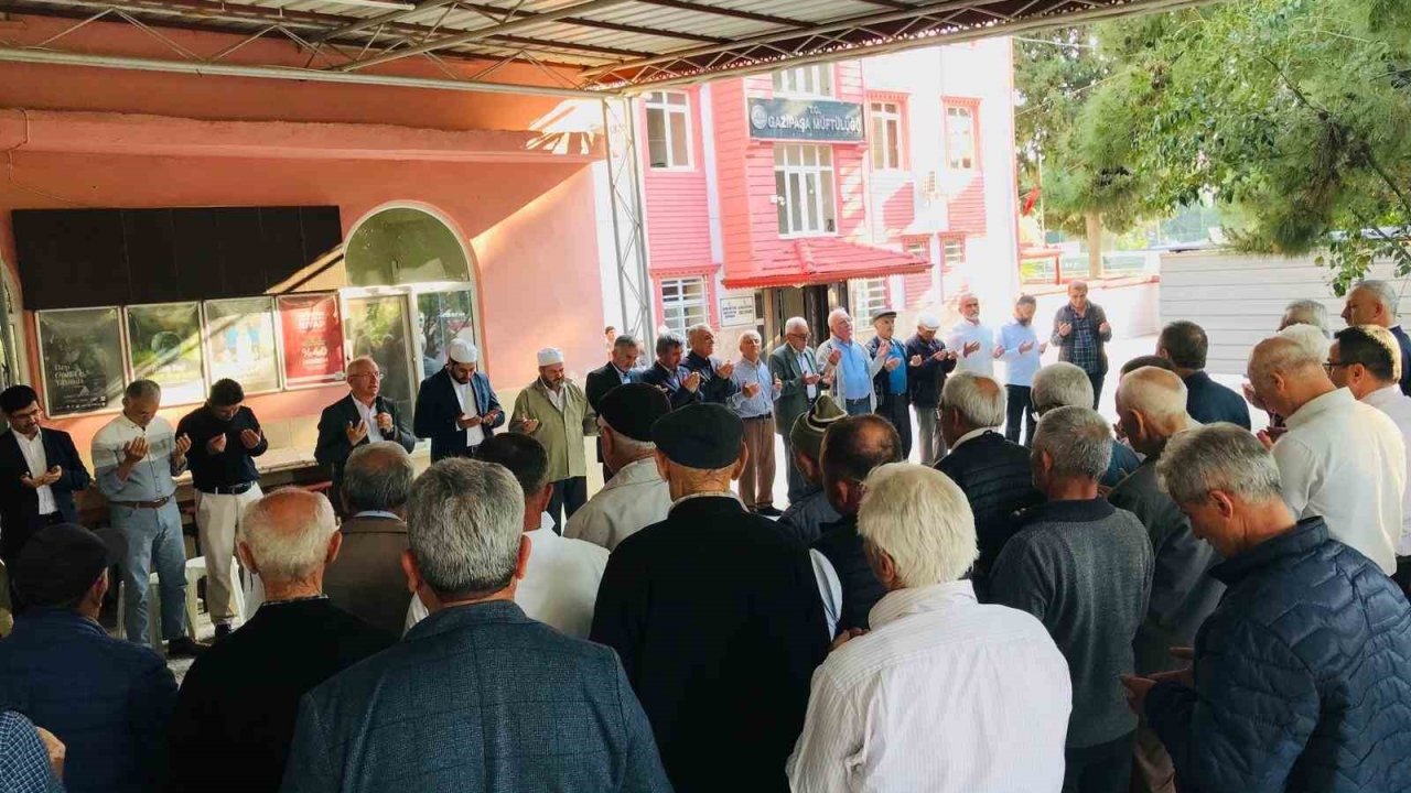 Gazipaşa’da hacı adayları dualarla kutsal topraklara uğurlandı