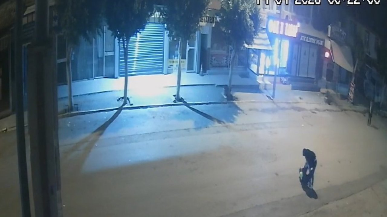 İşe gitmek için babasıyla servis bekleyen genç kadın dehşeti yaşadı