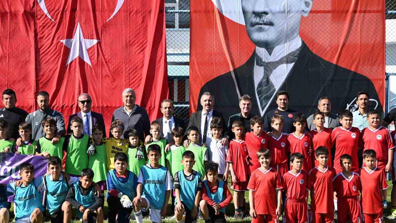 Kemer’de 23 Nisan Futbol Turnuvası başladı
