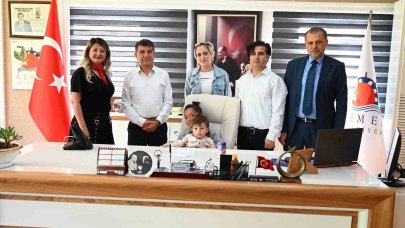 Kemer’de belediye başkan koltuğu 1 günlüğüne minik Ege’nin oldu