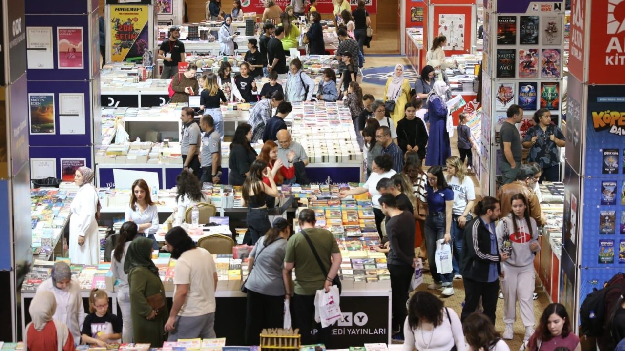 Kepez Kitap Fuarı’nın ikinci gününde yazarlar okurlarıyla buluştu