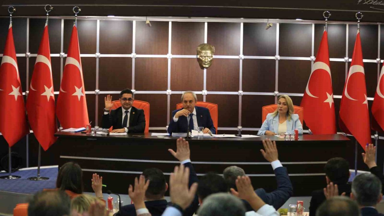 Kepez Meclisi’nden Edip Akbayram ve Volkan Konak’a vefa