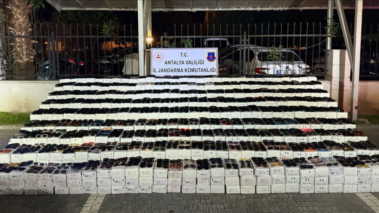 Manavgat’ta 58 bin adet kaçak güneş gözlüğü ele geçirildi