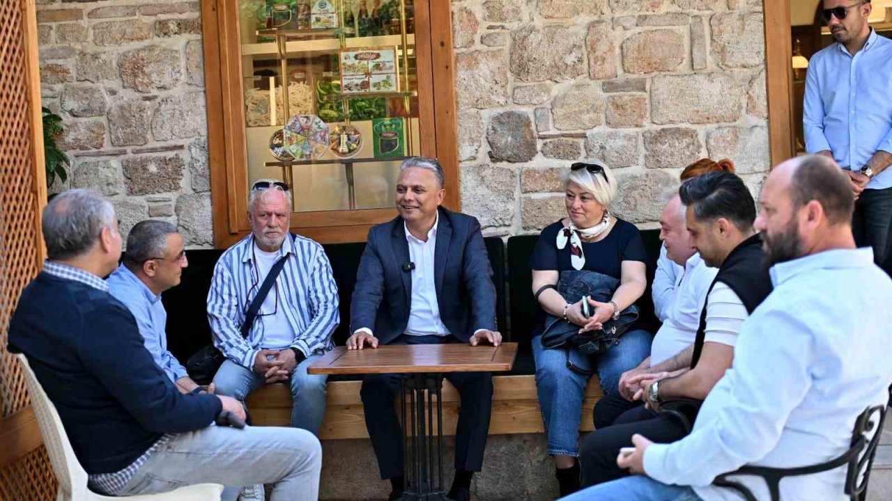 Muratpaşa Belediye Başkanı Ümit Uysal, Kaleiçi esnafıyla buluştu