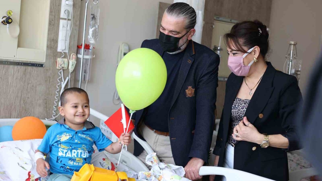 MÜSİAD Antalya’dan kanserle mücadele eden çocuklara bayram hediyesi