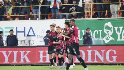 Trendyol Süper Lig: Alanyaspor: 1 - Samsunspor: 0 (İlk yarı)