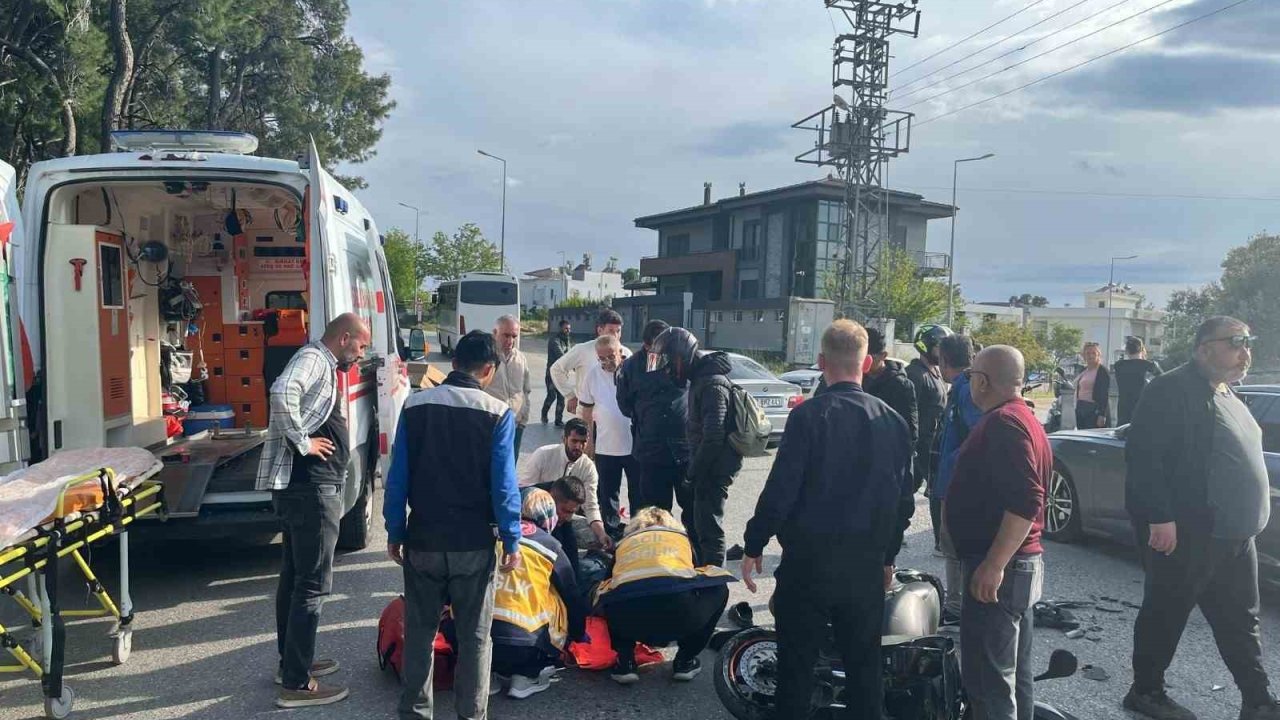 Tur aracıyla motosiklet çarpıştı: 1 yaralı