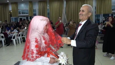 33 yıl sonra gelinlik ve damatlık giydiler