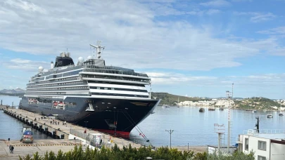 Bodrum'a denizden 590 turist geldi