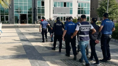Finike'de eğlence mekanında kavga: Uzman çavuş ağır yaralandı