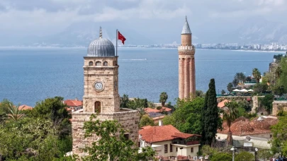 Antalya Saat Kulesi Zamana Yetişemiyor: Saatler Durdu!