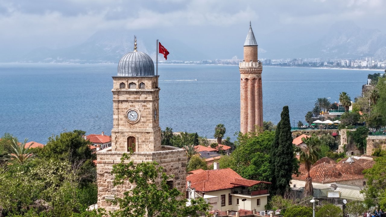 Antalya Saat Kulesi Zamana Yetişemiyor: Saatler Durdu!