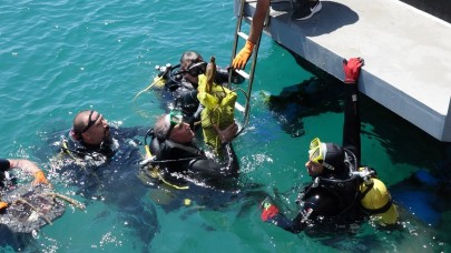Antalya'da deniz dibi temizliğinde 1 ton atık çıkarıldı