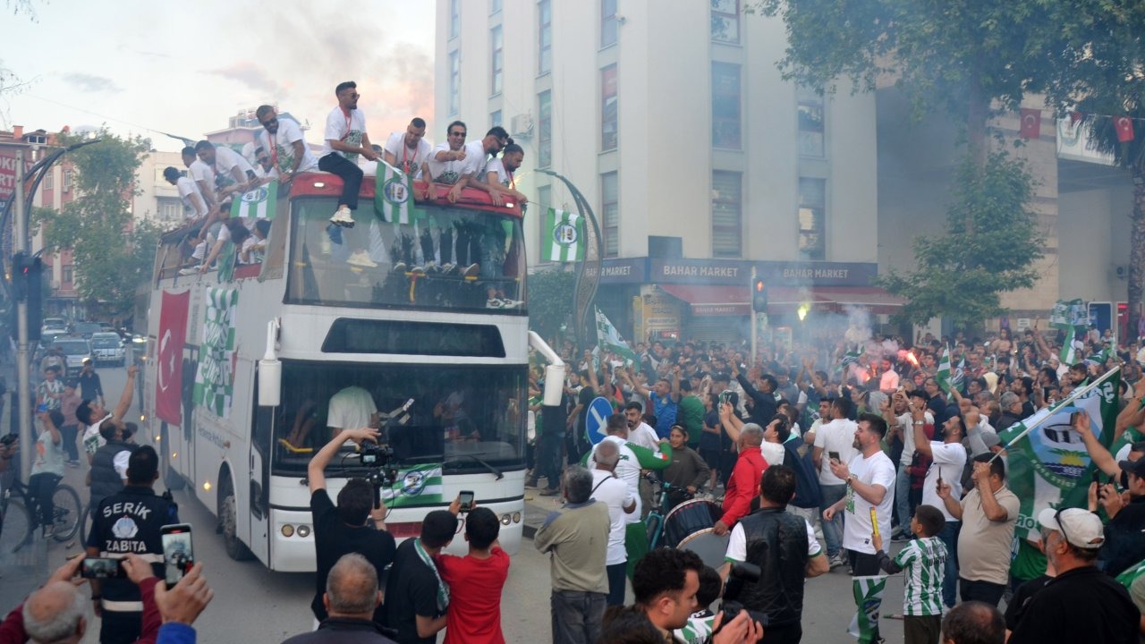 Serik Belediyespor'da şampiyonluk kutlaması