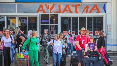 Antalya Turizmi 2 Milyonu Aştı; Tüm Zamanların Nisan Rekoru Kırıldı