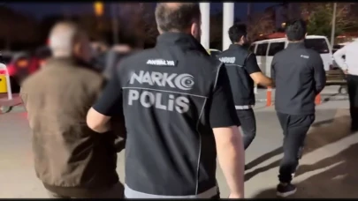 Havalimanında yakalanan 2 şüphelinin, 35 kapsül eroin yuttuğu belirlendi