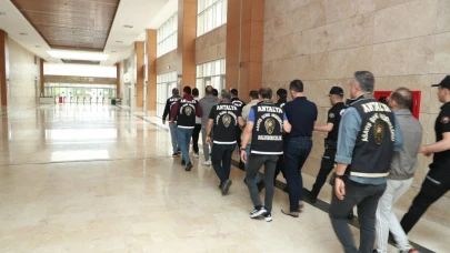 Antalya'da Filodan Kiraladıkları Araçları İnternet Üzerinden Satan 10 Dolandırıcı Yakalandı