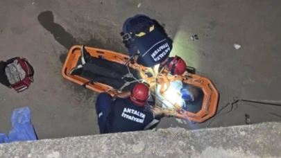 Antalya'da Köprüden Düşen Genç Vinçle Kurtarıldı