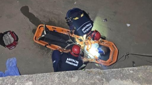 Antalya'da Köprüden Düşen Genç Vinçle Kurtarıldı