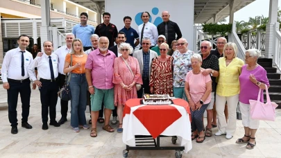 30 Yıldır Tatile Gelen Alman Çifte Teşekkür Plaketi